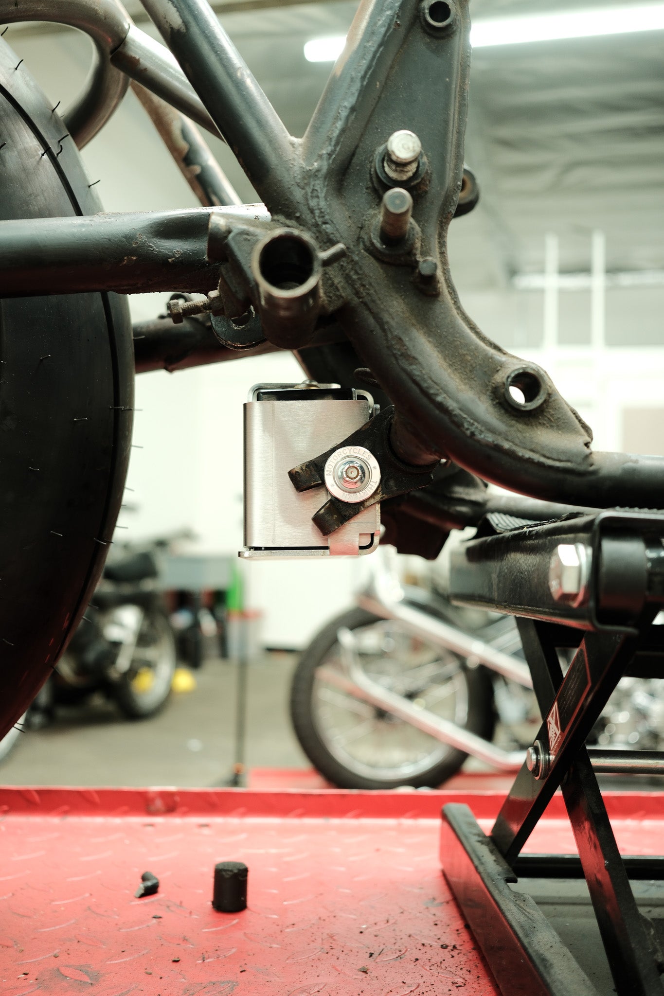 Center stand battery box for vintage Honda - detail photo 4