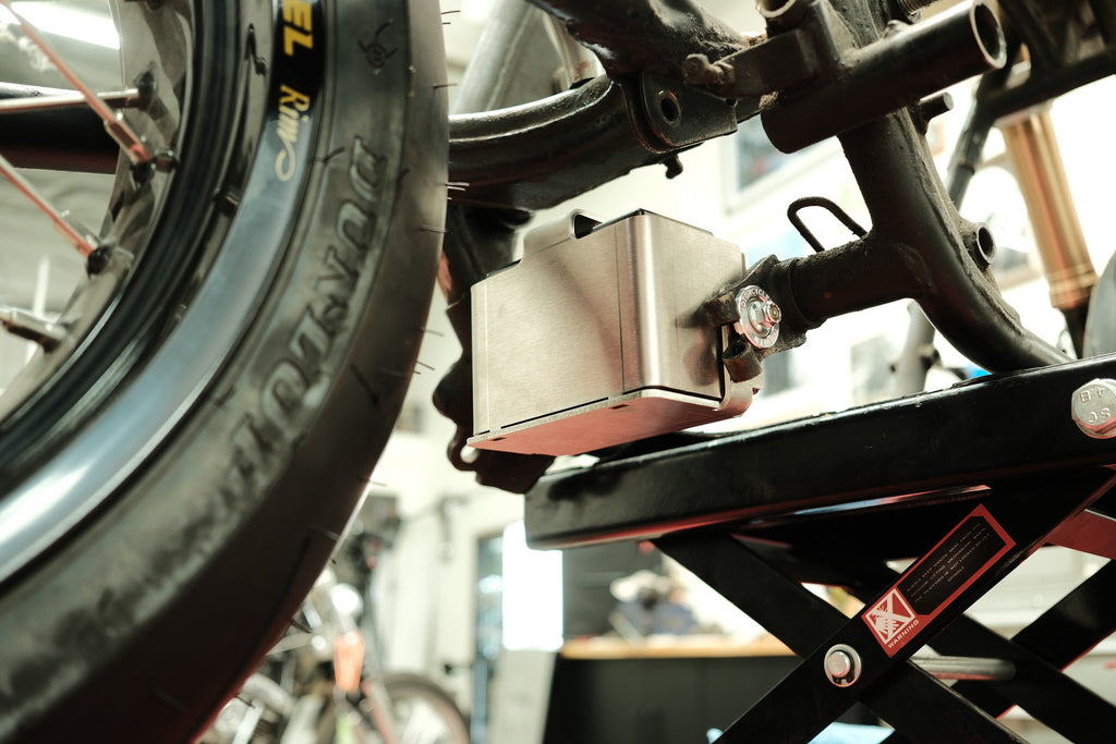 Center stand battery box for vintage Honda - detail photo 5