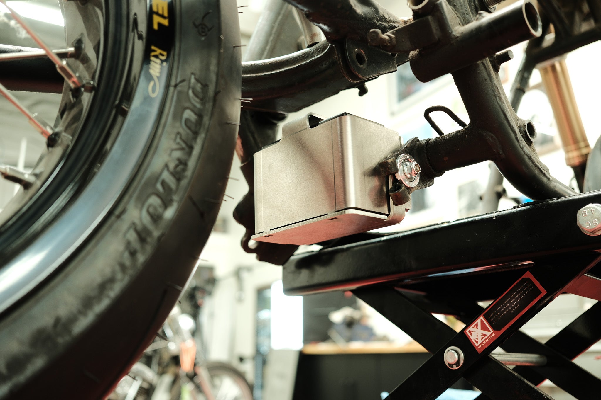 Center stand battery box for vintage Honda - detail photo 5